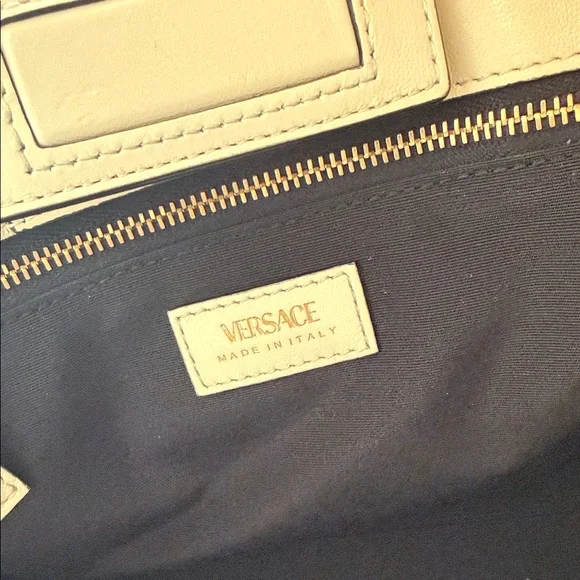 Versace Quilted Cream Shoulder Bag with Gold Chain Medusa Shoulder Bag - Picture 7 of 10